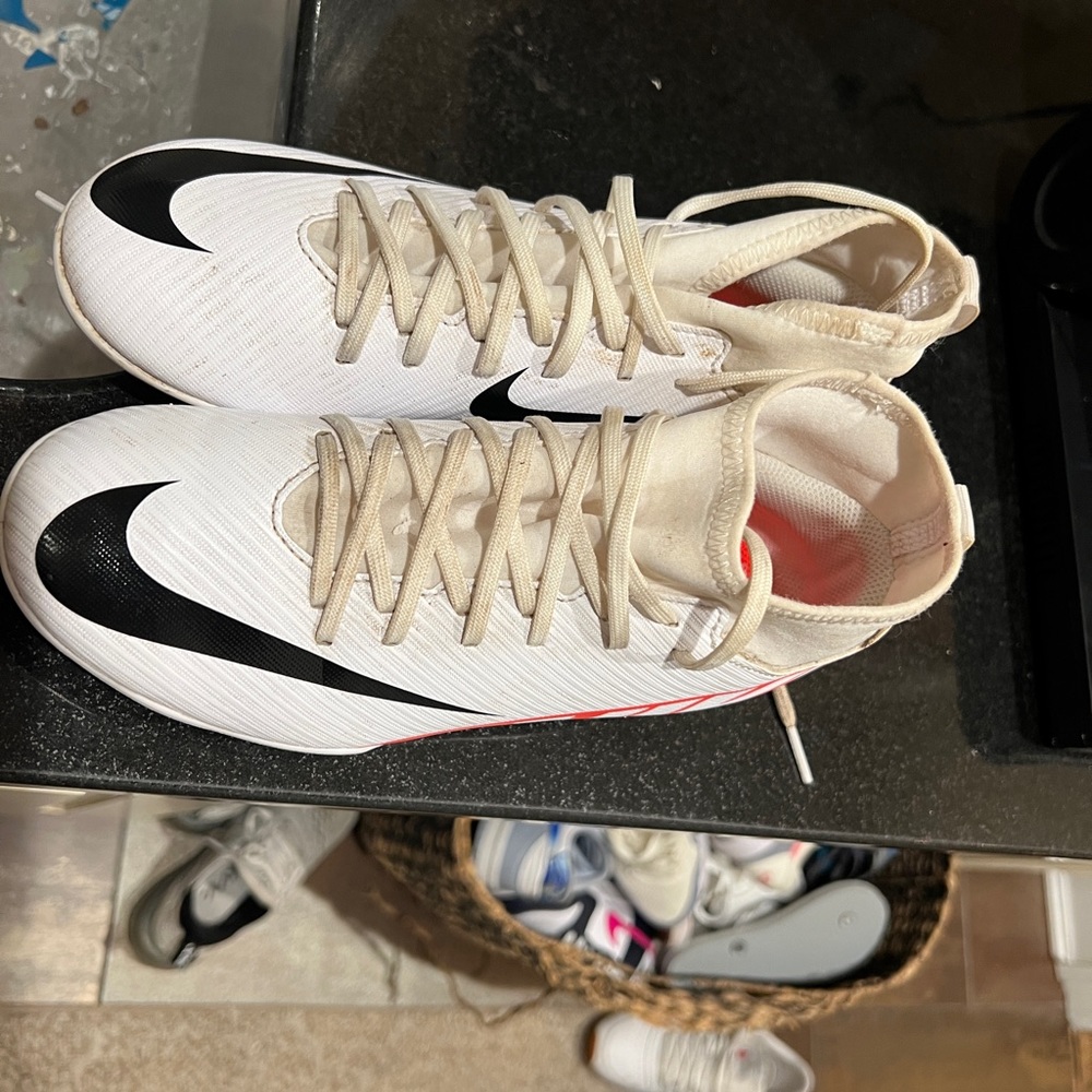 Youth Unisex Nike soccer cleats size 4.5